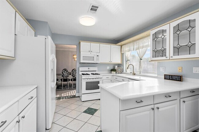 Building Photo - 9942 Villa Verde Dr