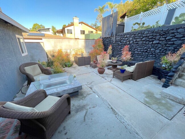 Building Photo - Newly Remodeled Home with HUGE Fenced Yard