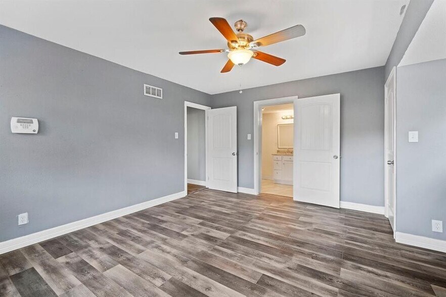 Building Photo - 1910 Danube Dr