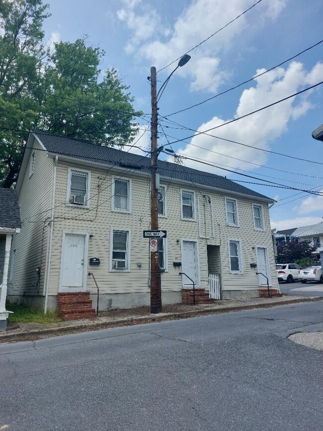 Building Photo - 613 Chapel Alley