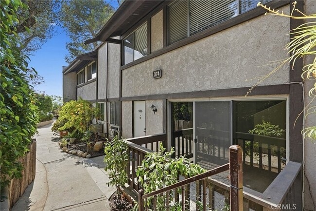 Building Photo - 374 Miraleste Dr