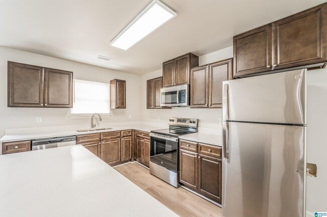 Building Photo - 975 Moonlite Dr