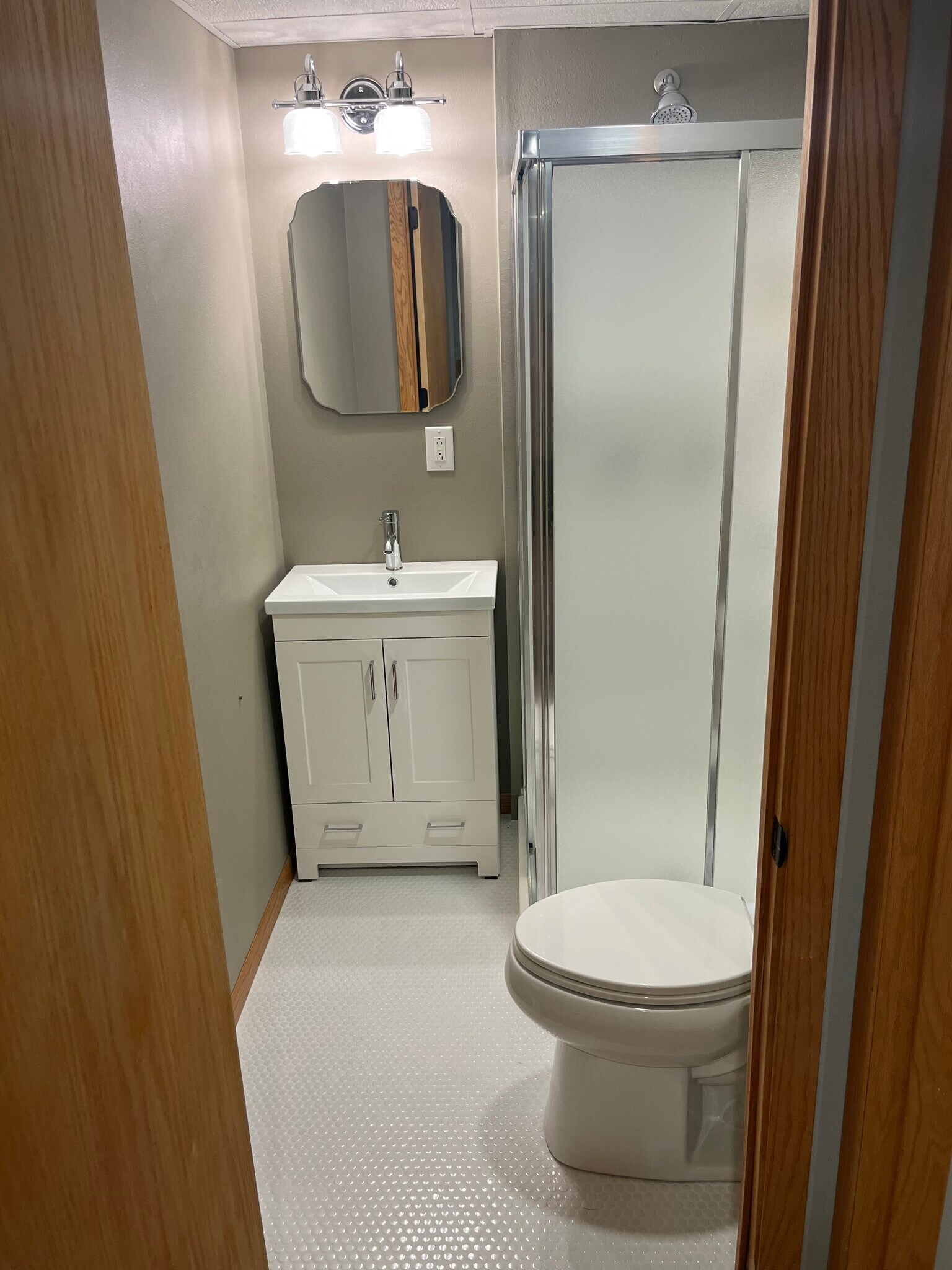 Building Photo - 1909 Holiday Rd