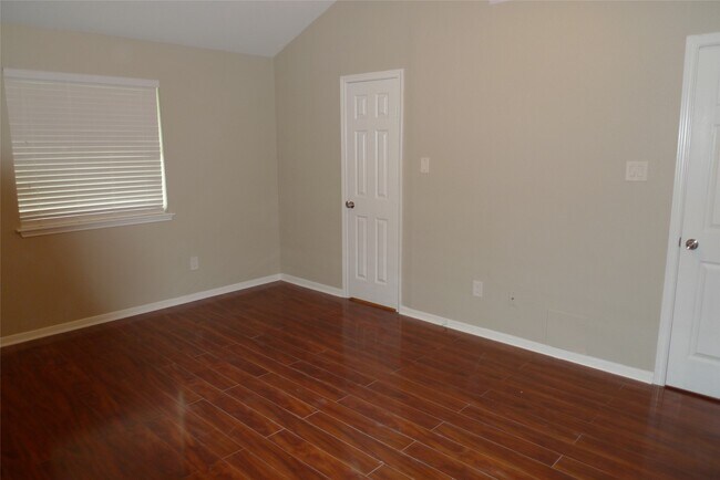 Building Photo - 15406 Ensenada Dr