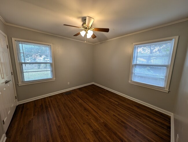 Building Photo - 1135 E 49th St