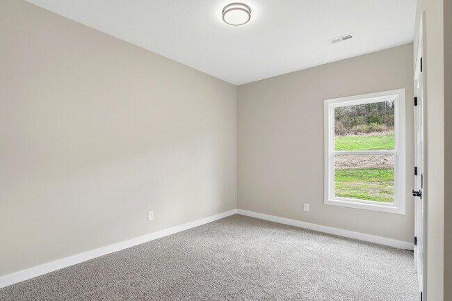 Building Photo - 1048 Stonehaven Dr