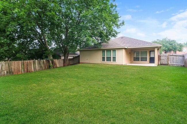 Building Photo - 318 Lake View Dr