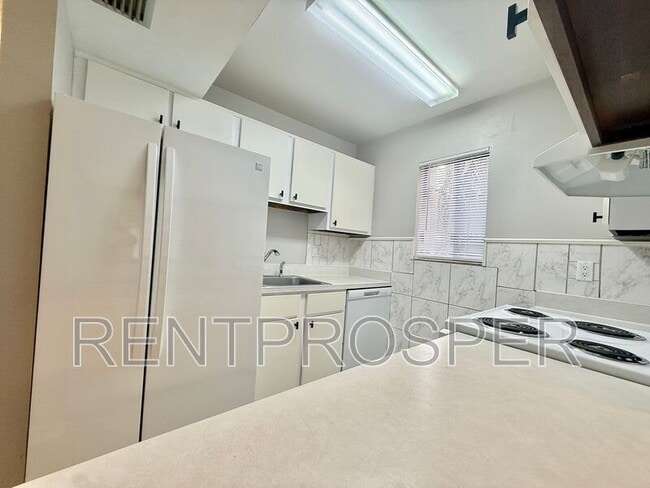 Building Photo - 3290 S Semoran Blvd