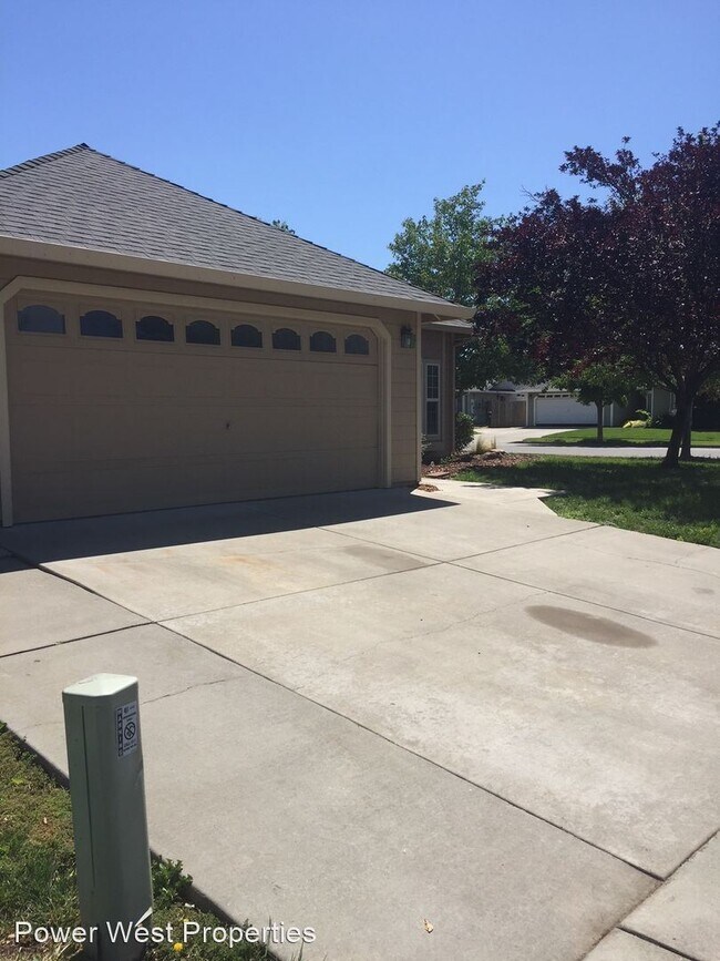 3 br, 2 bath House 3302 Eaton Village 3302 Eaton Village Dr Chico