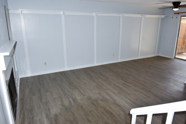 Building Photo - 4908 Oak Blf