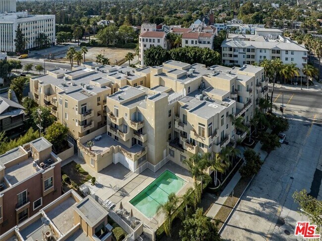 Building Photo - 4100 Wilshire Blvd