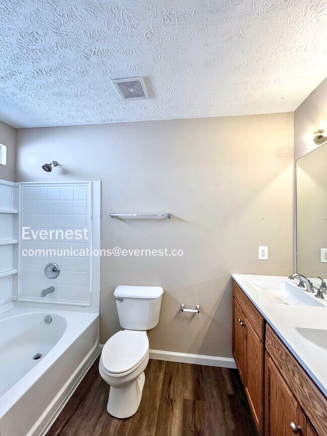 Building Photo - 5005 Cobblestone Creek Dr