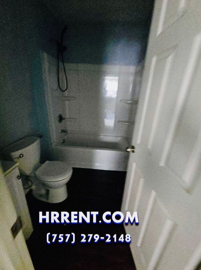 Building Photo - Adorably Renovated 3 Bedroom 2 Bath Single...