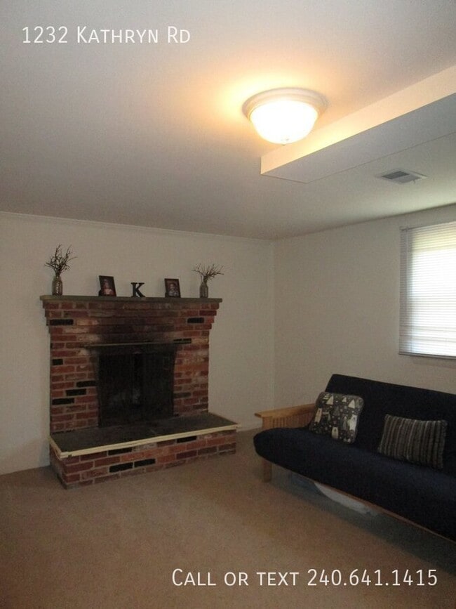 Building Photo - 1232 Kathryn Rd