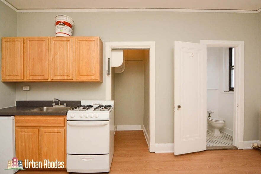 Building Photo - 3835 N Fremont St