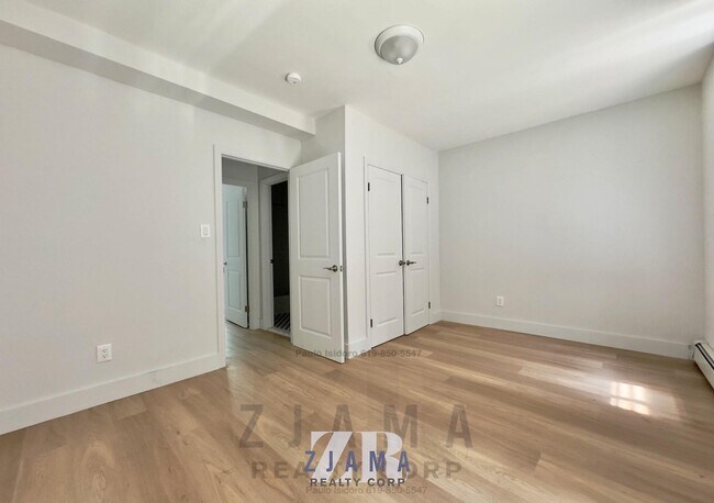 Building Photo - 152 Parkside Ave