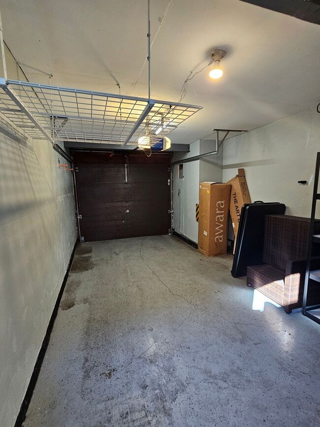 Building Photo - 1394 N Loop Dr