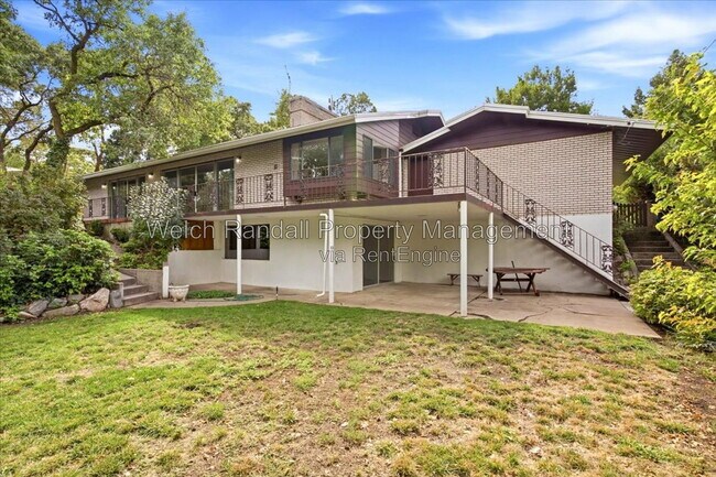 Building Photo - 5070 Doren Dr