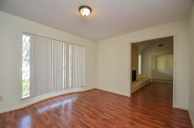 Building Photo - 4811 Wind Chimes Dr