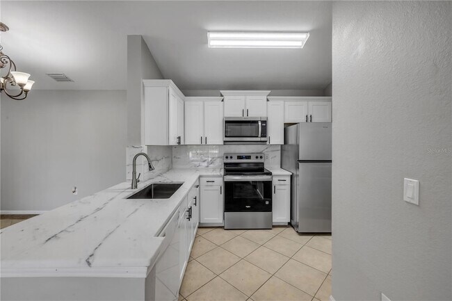 Building Photo - 940 Village Trail