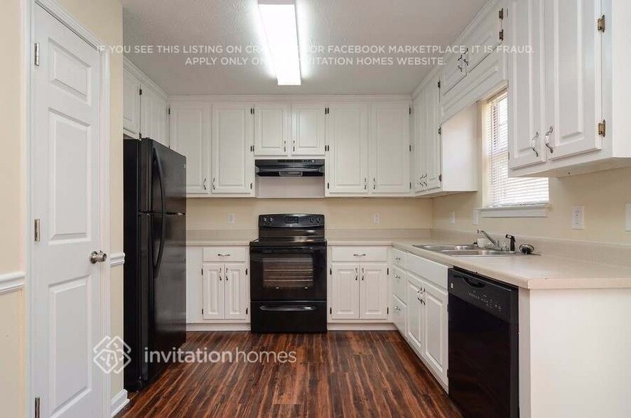 Building Photo - 230 Riverbrooke Trail