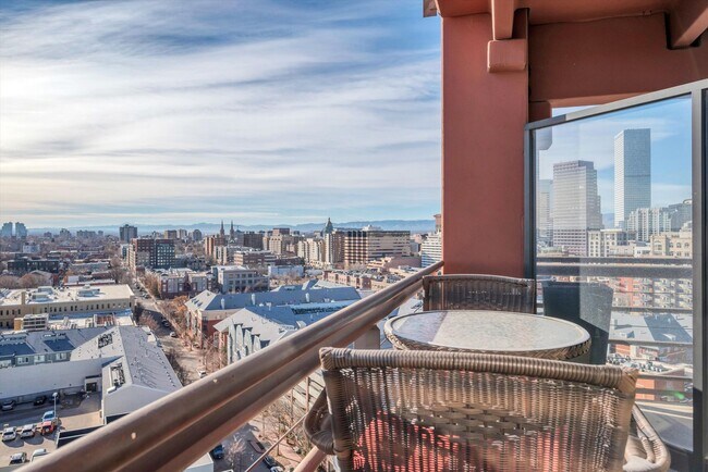 Building Photo - 100 Park Ave W