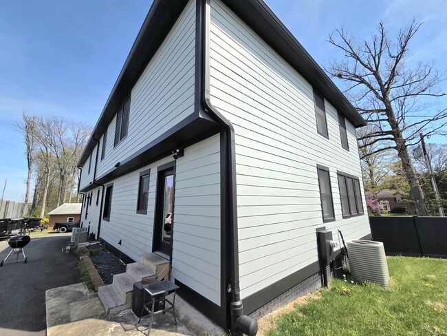 Building Photo - 10810 Norman Ave