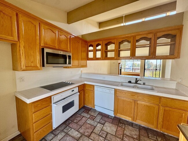 Building Photo - Adorable two bedroom in San Juan!