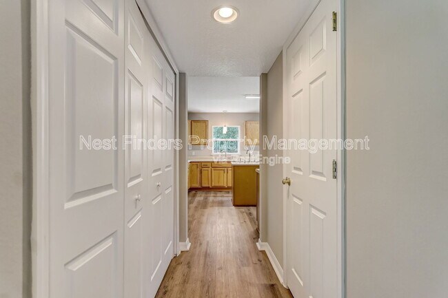 Building Photo - 172 King Arthur Ct