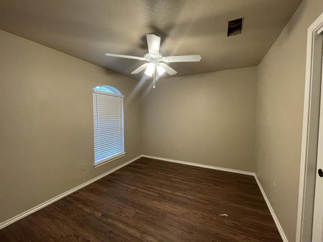 Building Photo - 204 Carlsbad Dr