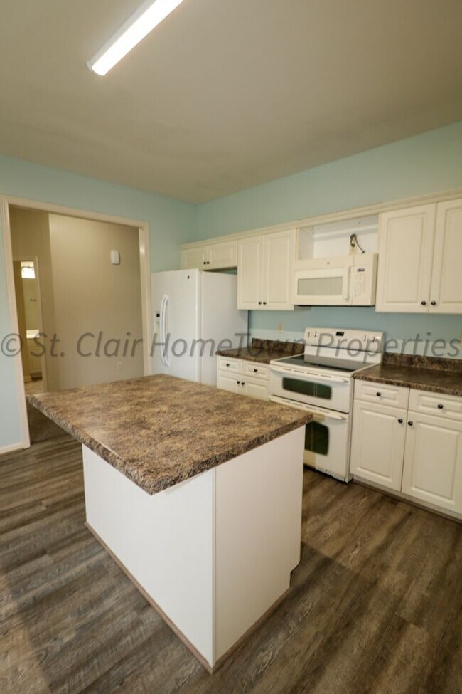 Building Photo - Large Family Home in Moody AL