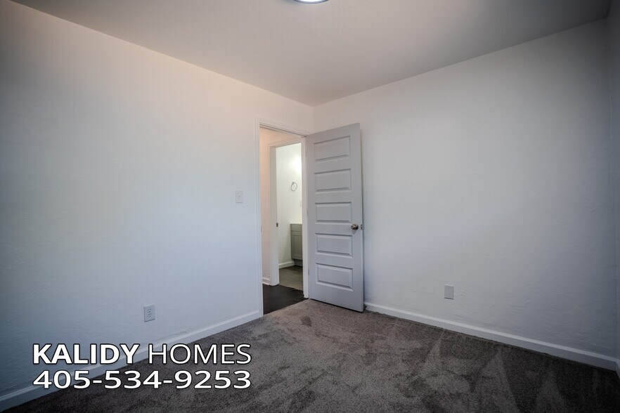 Building Photo - 413 Winding Ln