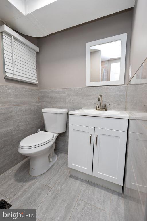 Building Photo - 912 Aston Martin Dr