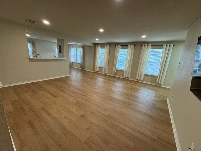 Building Photo - 1600 Knight Trail