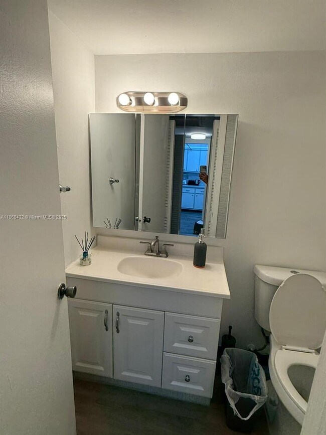 Building Photo - 401 Golden Isles Dr