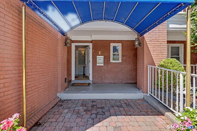 Building Photo - 43 Harbor Dr