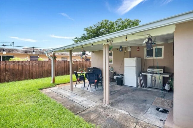 Building Photo - 1621 N 71st Ave