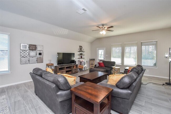 Building Photo - 18119 Humber River Ln