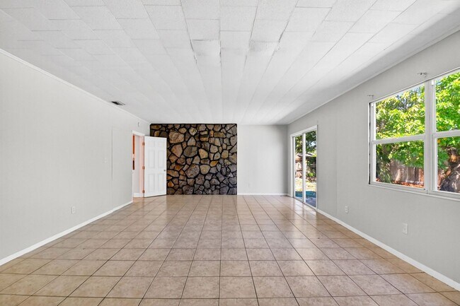 Building Photo - 775 Snead Cir