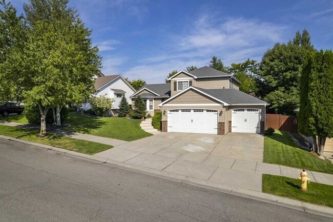 Building Photo - 806 N Knudson St