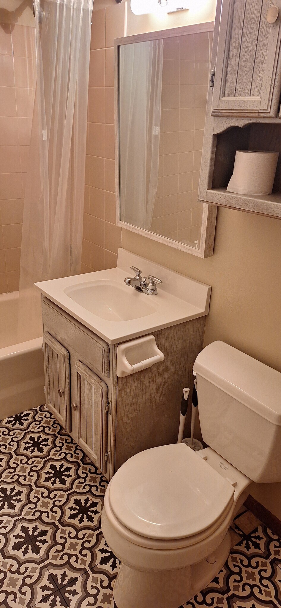 Main floor bathroom - 719 Polk St
