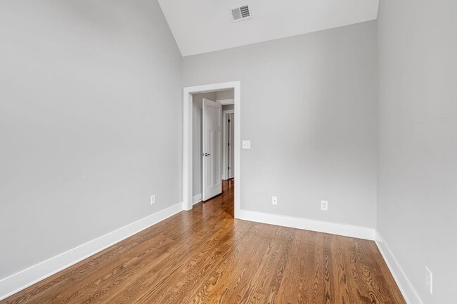 Building Photo - 4 BR, two-story rental with finished basement in WEHO!