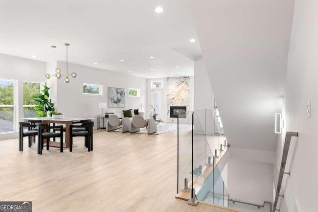 Building Photo - 24 Hutchinson St NE