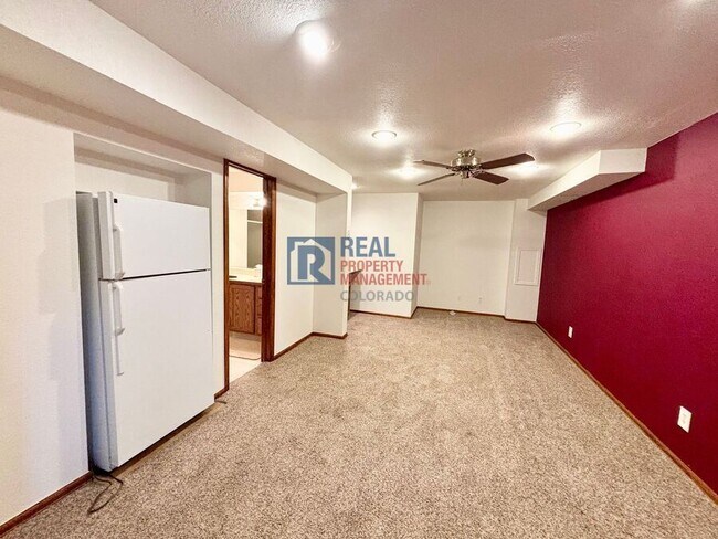Building Photo - 9349 Waterford Ct