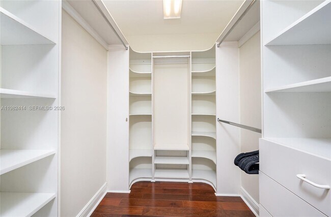 Building Photo - 760 Glenridge Rd