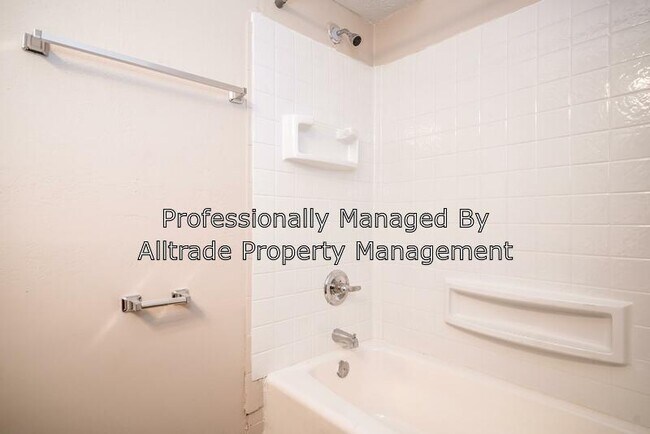 Building Photo - 9401 Doral Ct
