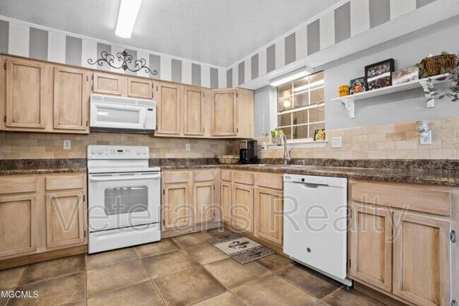 Building Photo - 313 Seal Ave