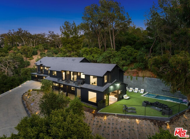 Building Photo - 3140 Coldwater Canyon Ave