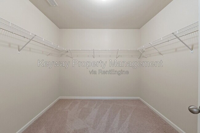 Building Photo - 910 Clover Ct