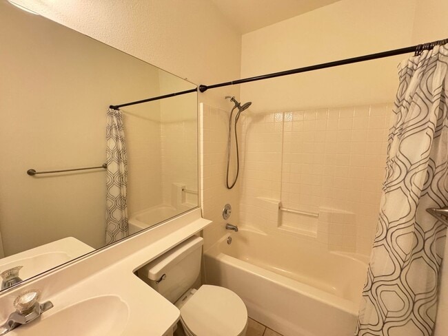 Building Photo - Beautiful 2Bd/2.5Ba Townhome in Rancho Santa Margarita w/2 Car Garage!